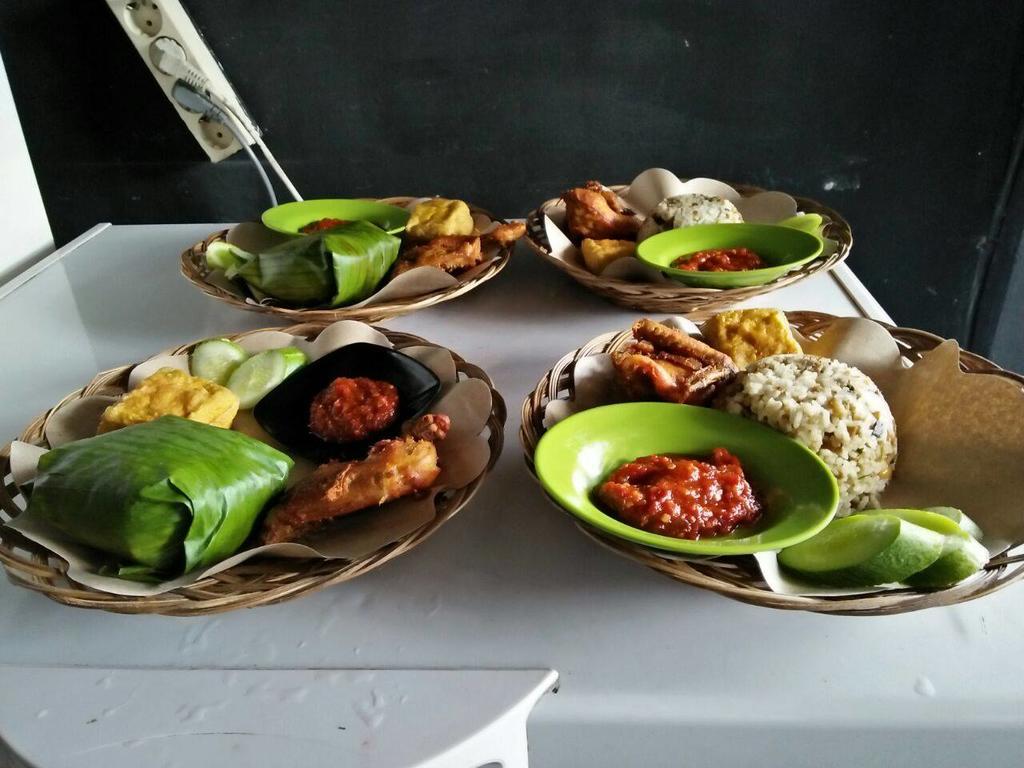 Zameena Guest House Cimahi エクステリア 写真